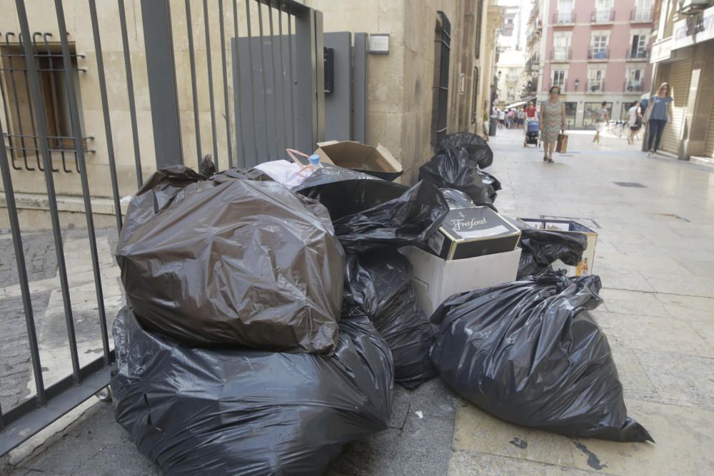 Basura en las calles de Alicante