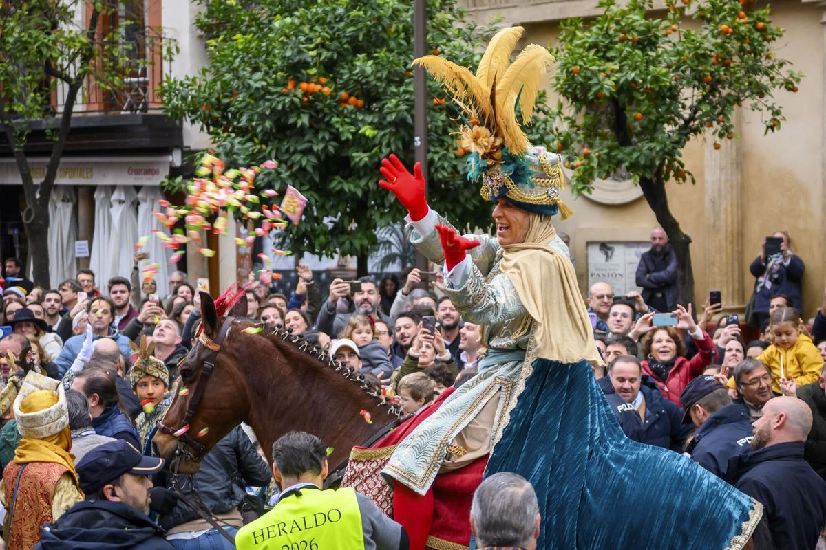 El Heraldo de los Reyes Magos de Sevilla, que este año ha sido encarnado por el empresario sevillano Sergio García.