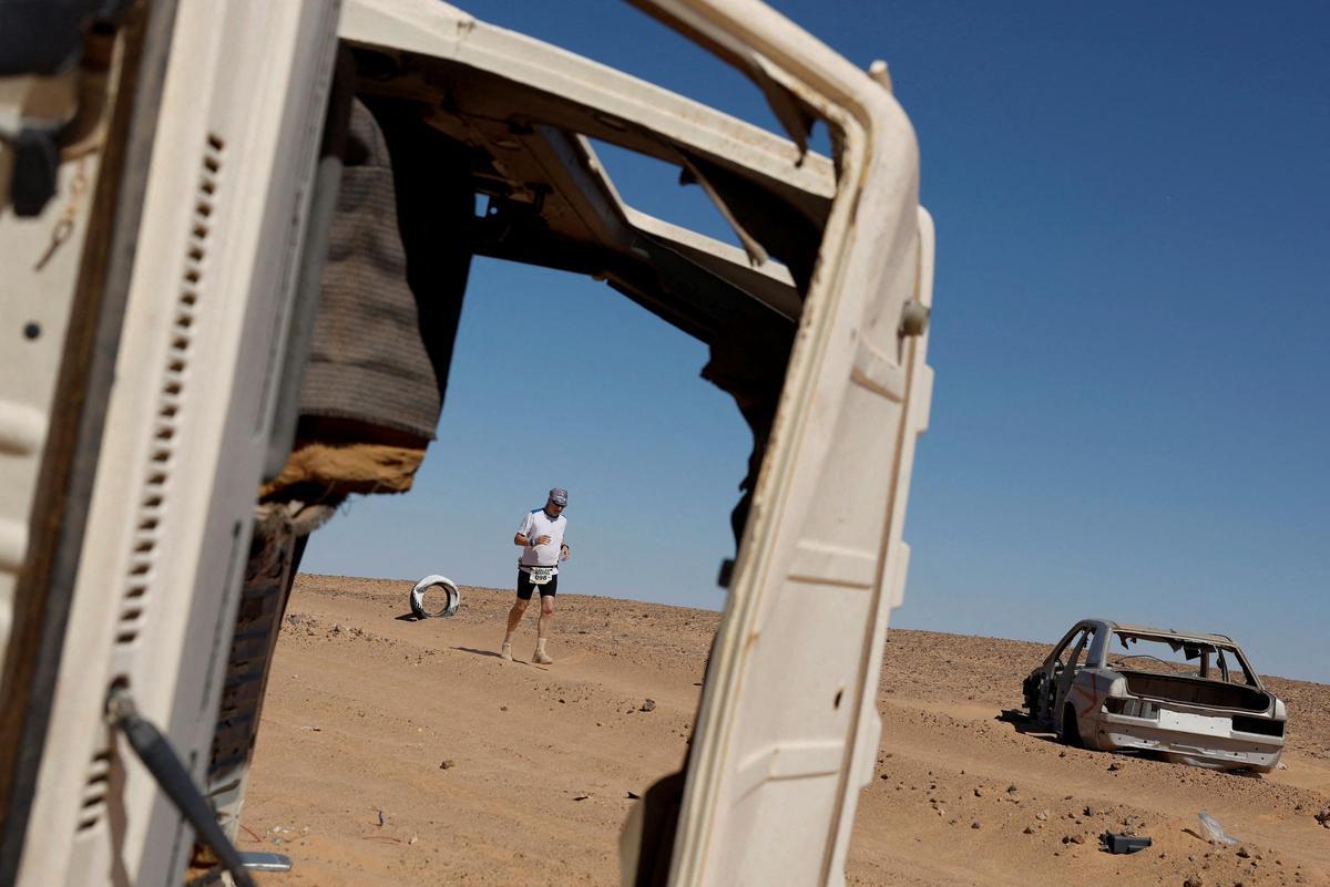 Imágenes de la 23ª edición del Sahara Marathon, en Argelia.