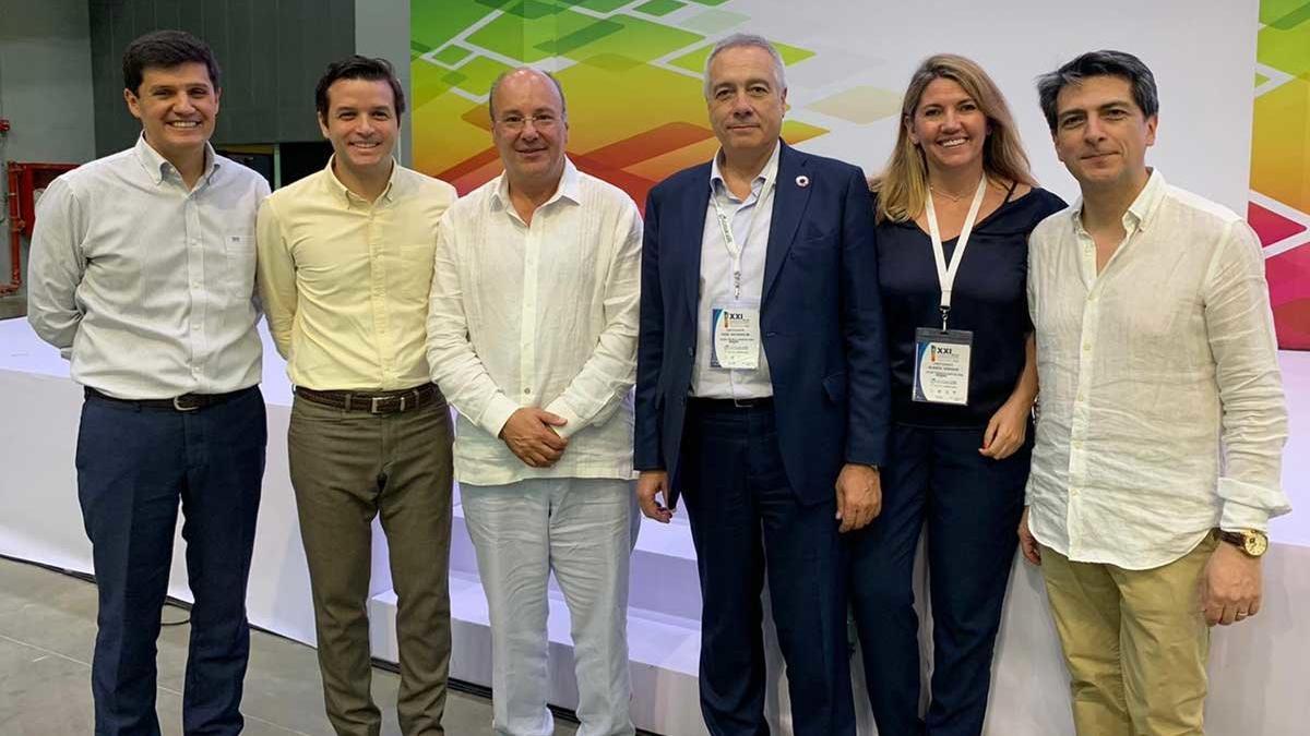 De izquierda a derecha: Andrés López, presidente de Corferias; Juan Esteban, director del recinto ferial de Barranquilla; Guillermo González Larsen, presidente de FITAC; Pere Navarro, delegado especial del Estado en el CZFB y presidente del SIL; Blan