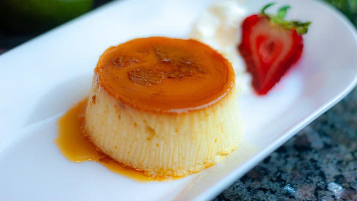 Prepara fácilmente este flan de queso con 4 ingredientes en poco más de 5 minutos