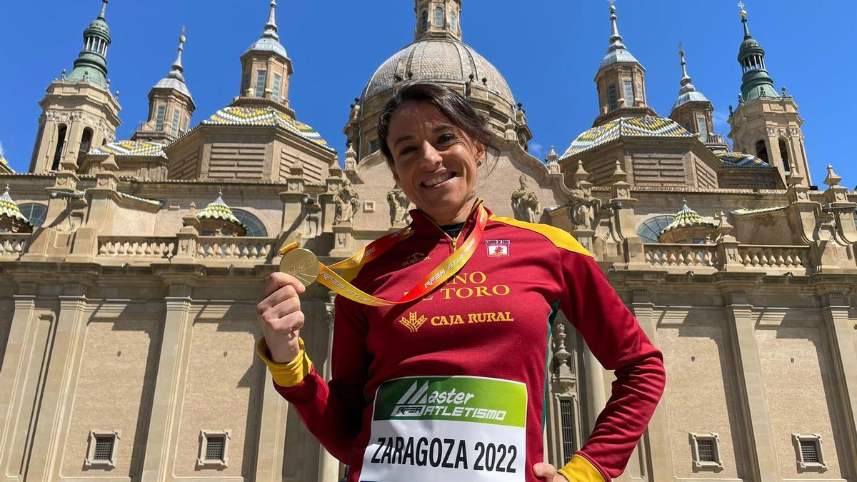 Verónica Sánchez, con su medalla en Zaragoza