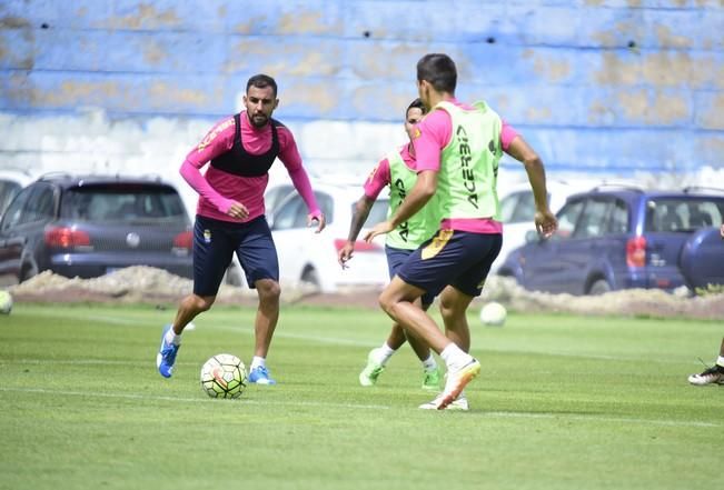 Entrenamiento de la UD Las Palmas en Barranco ...