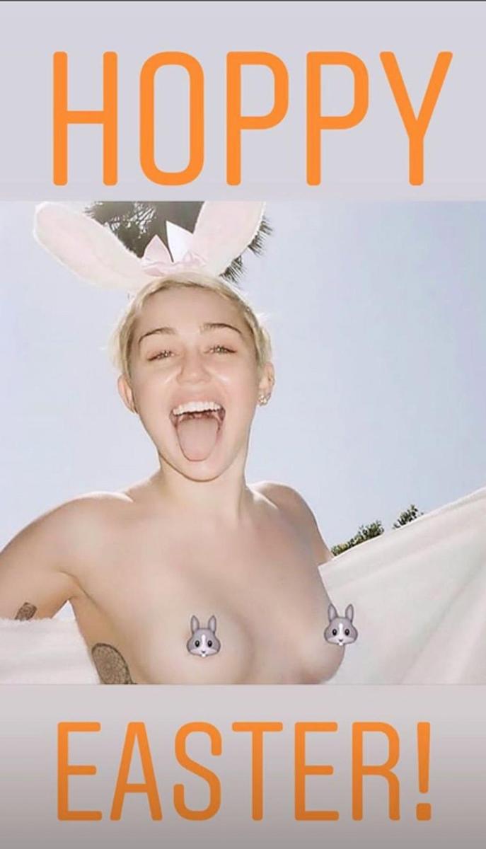 Miley Cyrus en Pascua con conejos en los pezones