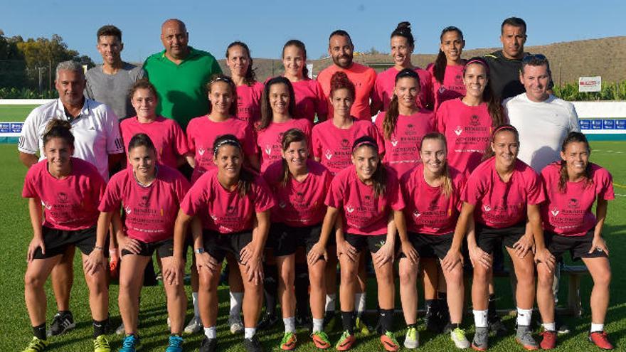 Cuerpo técnico y plantel del CD Femarguín SPAR Mogán, ayer, en el Municipal.