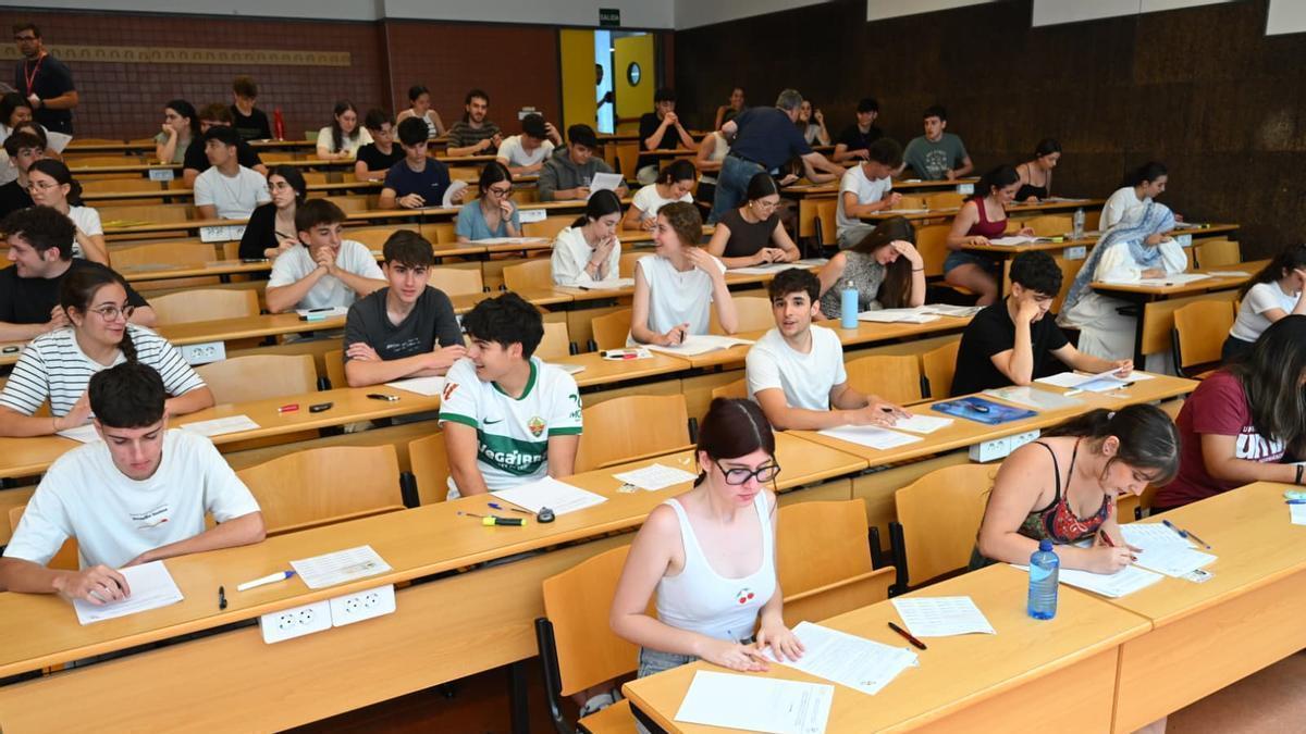 La Selectividad arranca en la UMH entre nervios e ilusión