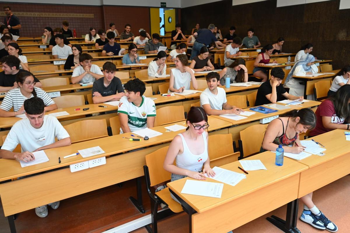 La Selectividad arranca en la UMH entre nervios e ilusión