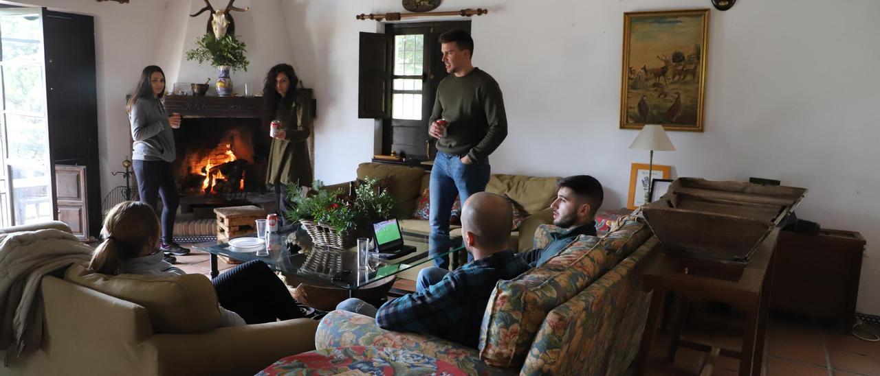 Un grupo de amigos en una casa rural de Córdoba.