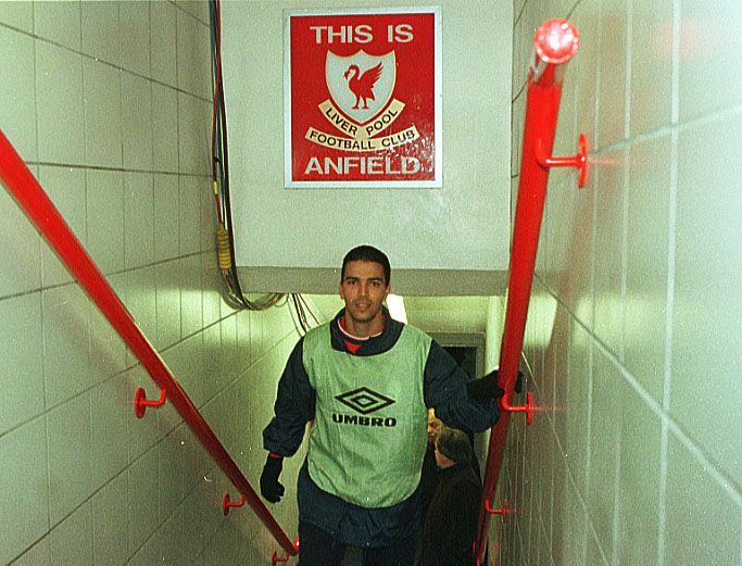 REVIVO 8-12-98 Cameselle Revivo, instantes antes de anotar su legendario gol en Anfield.jpg