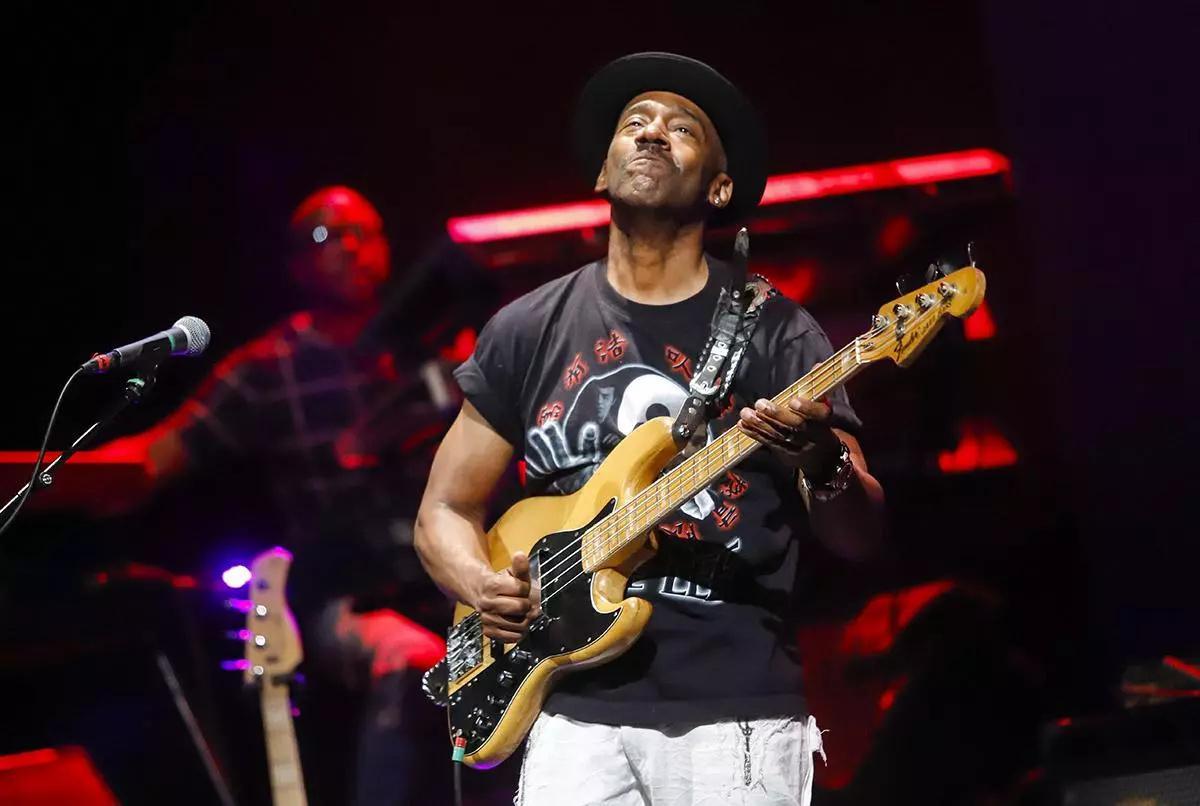 Marcus Miller sostiene su guitarra en una edición previa del Festival.