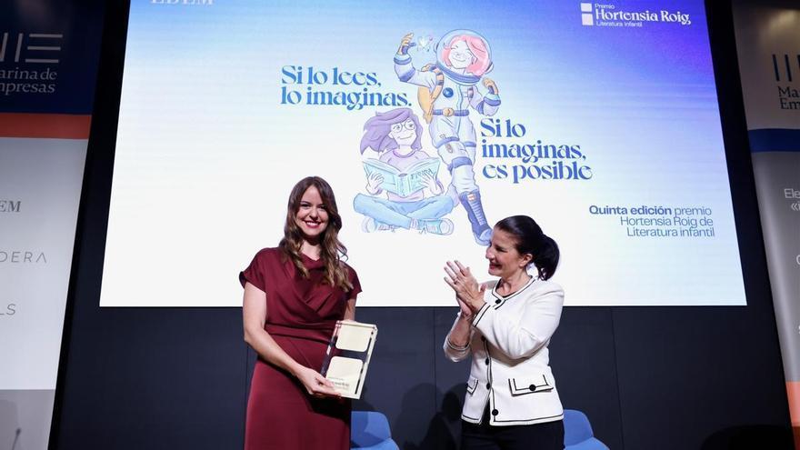 “El pañuelo rosa de mamá”, de la valenciana Silvia Flor, gana el Premio Hortensia Roig de Literatura Infantil