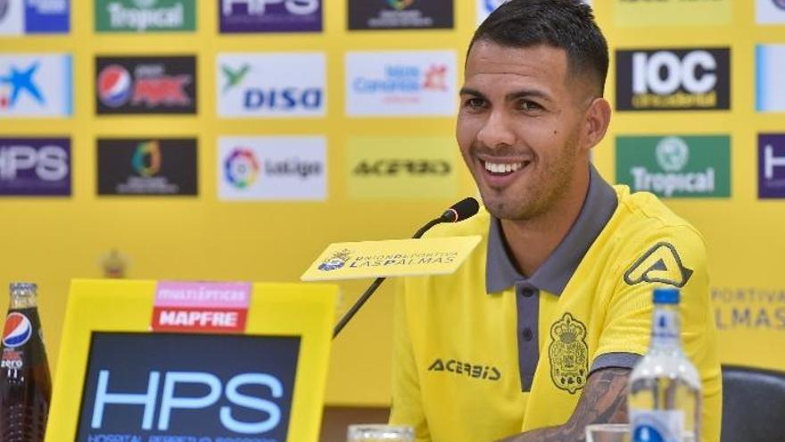 Jonathan Viera: &quot;¿Una renovación de por vida? No soy Iniesta ni lo seré nunca&quot;