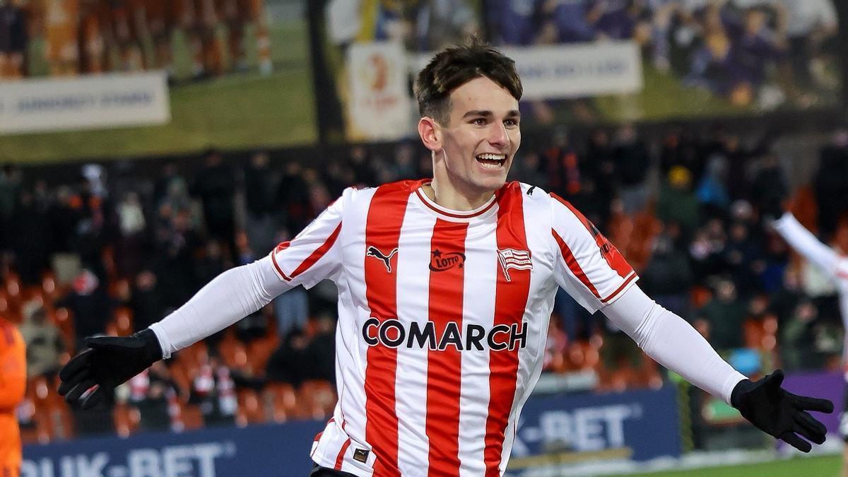 Pau Sans festeja su única diana con el KS Cracovia.