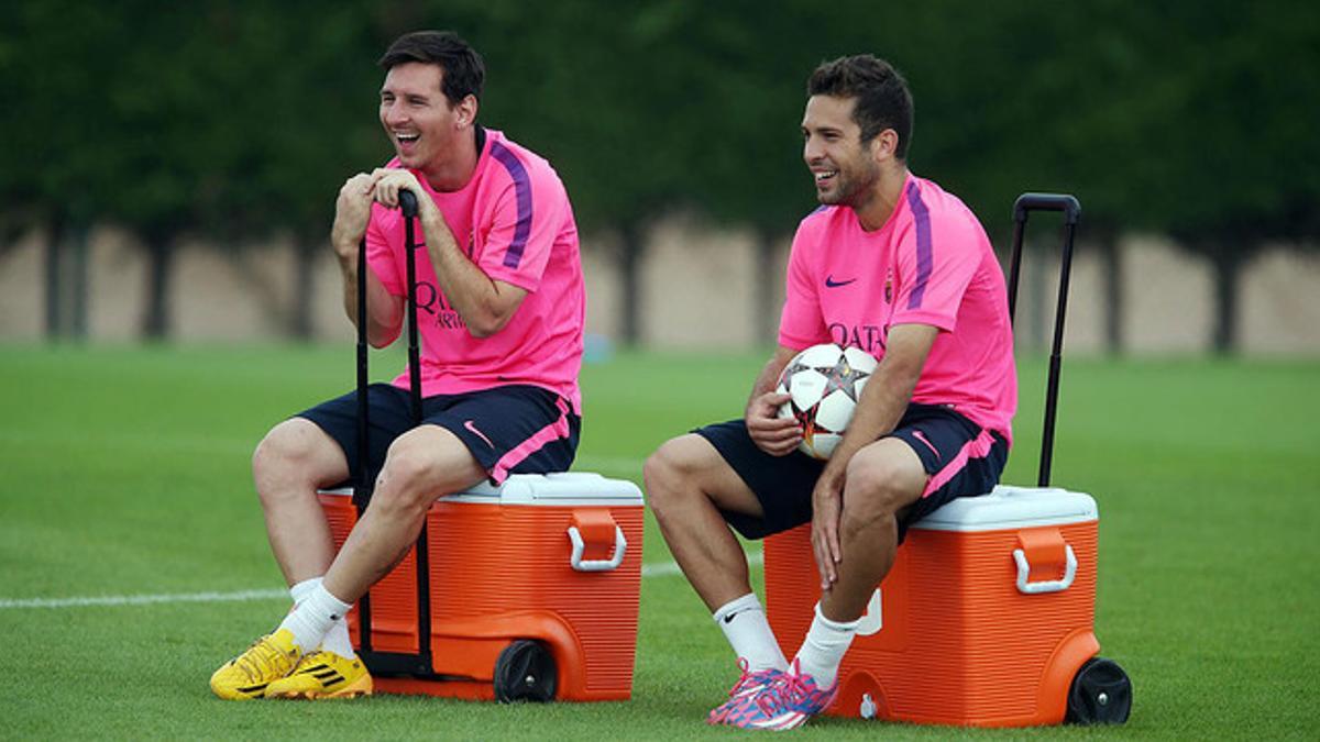Leo Messi y Jordi Alba, durante un entrenamiento en la ciudad deportiva del Barça