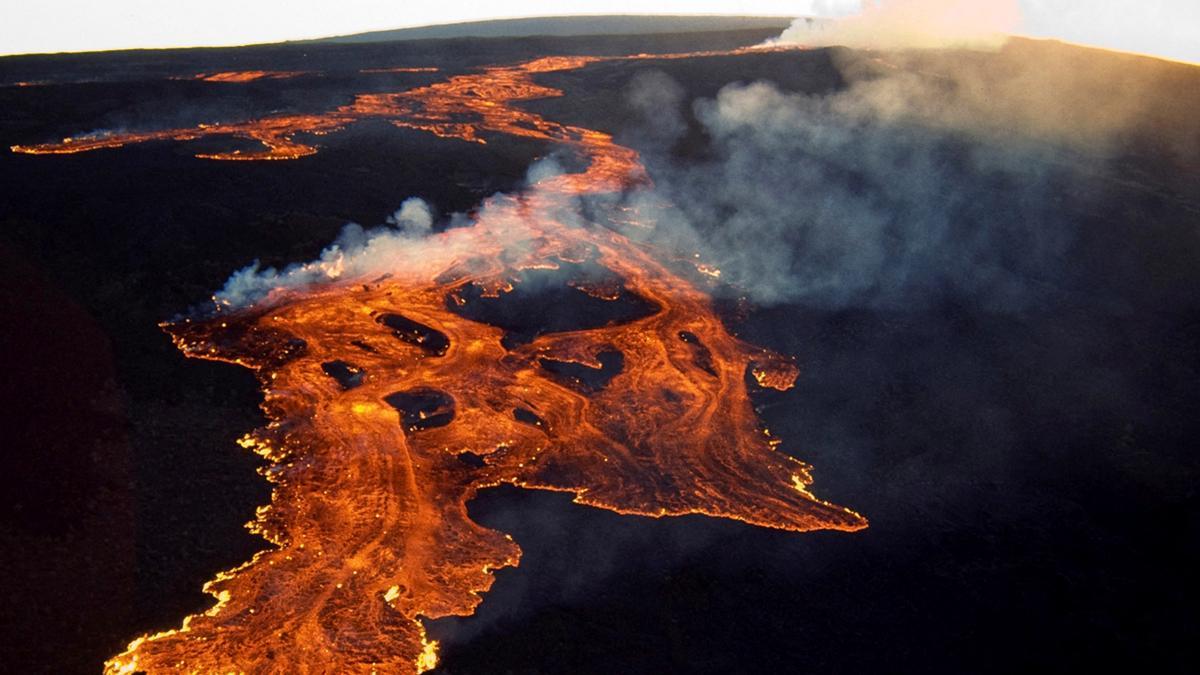 El volcán Mauna Loa (Hawái) entra en erupción por primera vez en 40 años