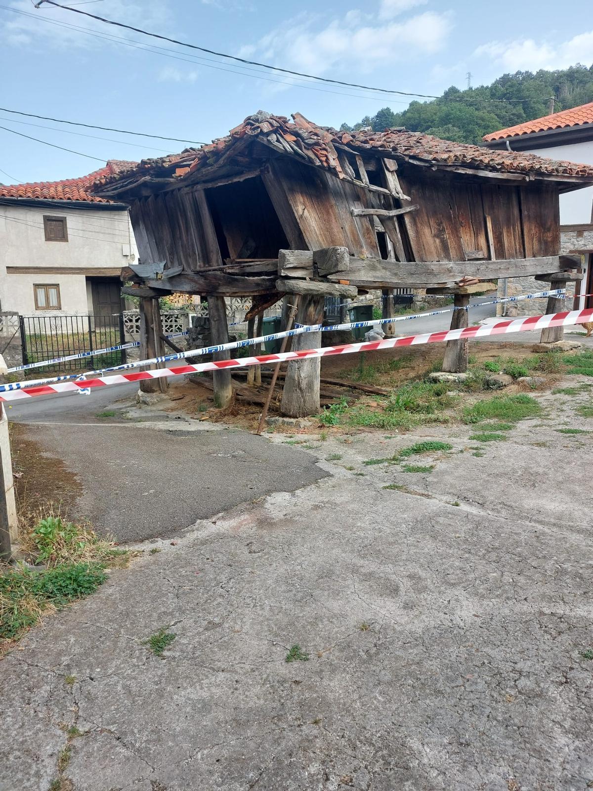 La panera de Santibáñez de la Fuente antes de derrumbarse