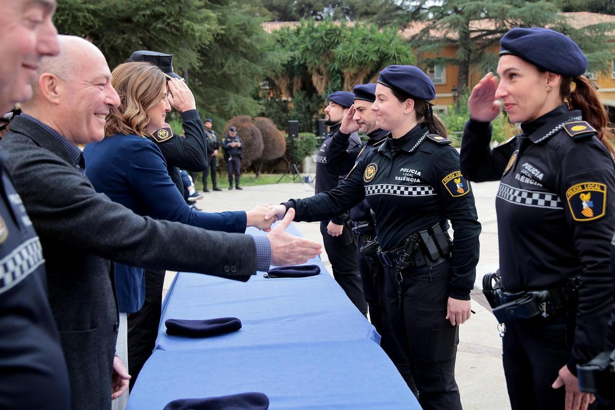 València presenta a los 63 nuevos agentes de la USAP