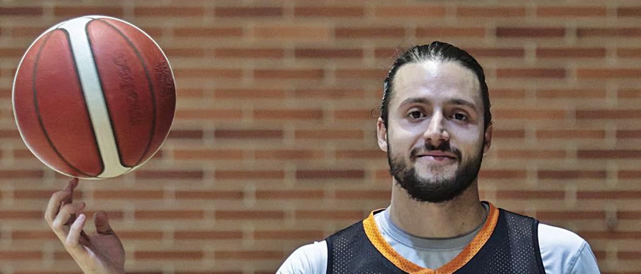 Alberto Martín, tras  un entrenamiento del Unicaja Banco Oviedo. | Irma Collín