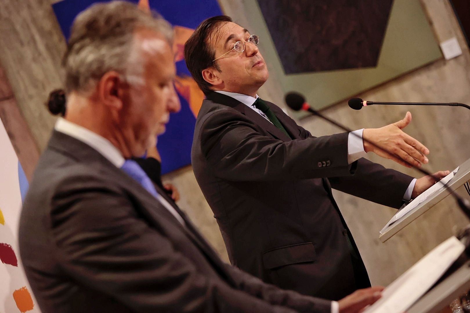 Encuentro del ministro José Manuel Albares y el presidente Ángel Víctor Torres en Tenerife