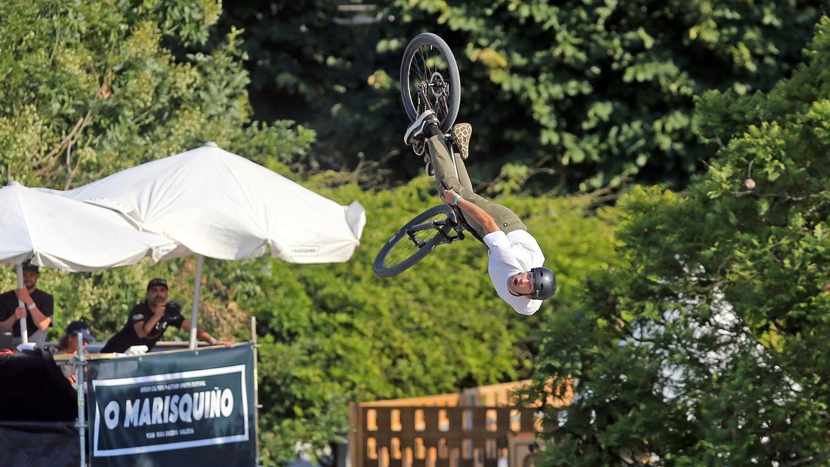 Un participante en el Dirt Jump del Marisquiño 2022