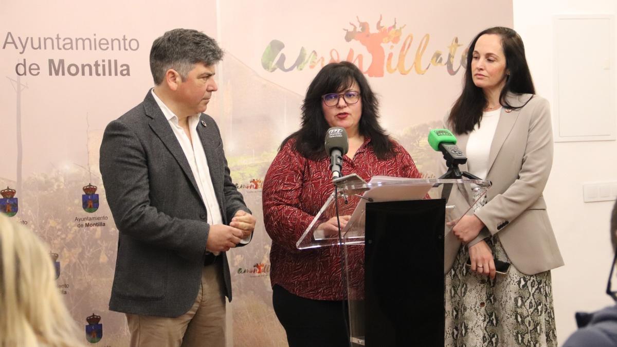 Rafael Llamas, Antonia Ramírez y Lidia Bujalance, durante la presentación del borrador de presupuestos.