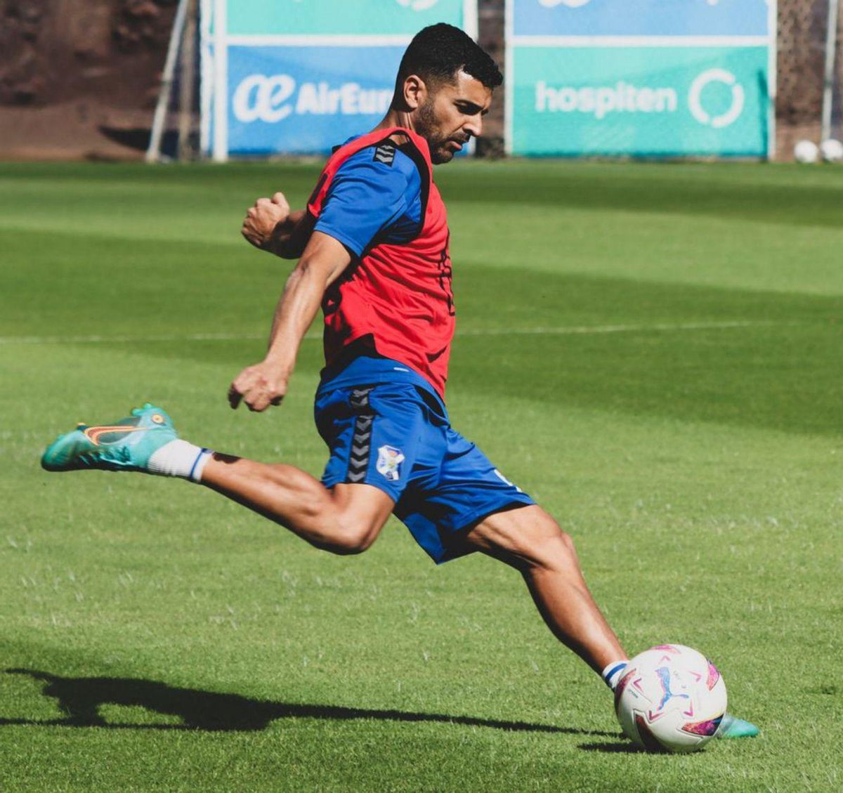Ángel Rodríguez, en el entrenamiento de ayer en El Mundialito. | | CD TENERIFE