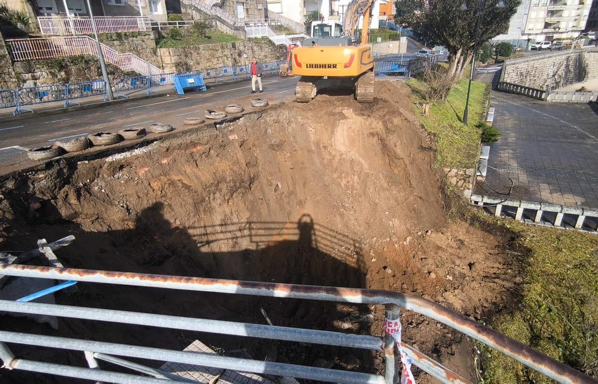 El socavón en el paseo de Silgar. |  FdV