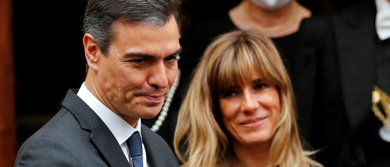 Con olor a impostura |  Un artículo de Josep Maria Fonalleras sobre la decisión de Pedro Sánchez de seguir sin ser presidente del Gobierno