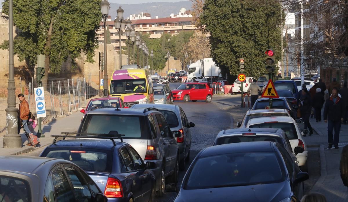 El acceso desde Ollerías a Ronda del Marrubial, cortado a la circulación por obras