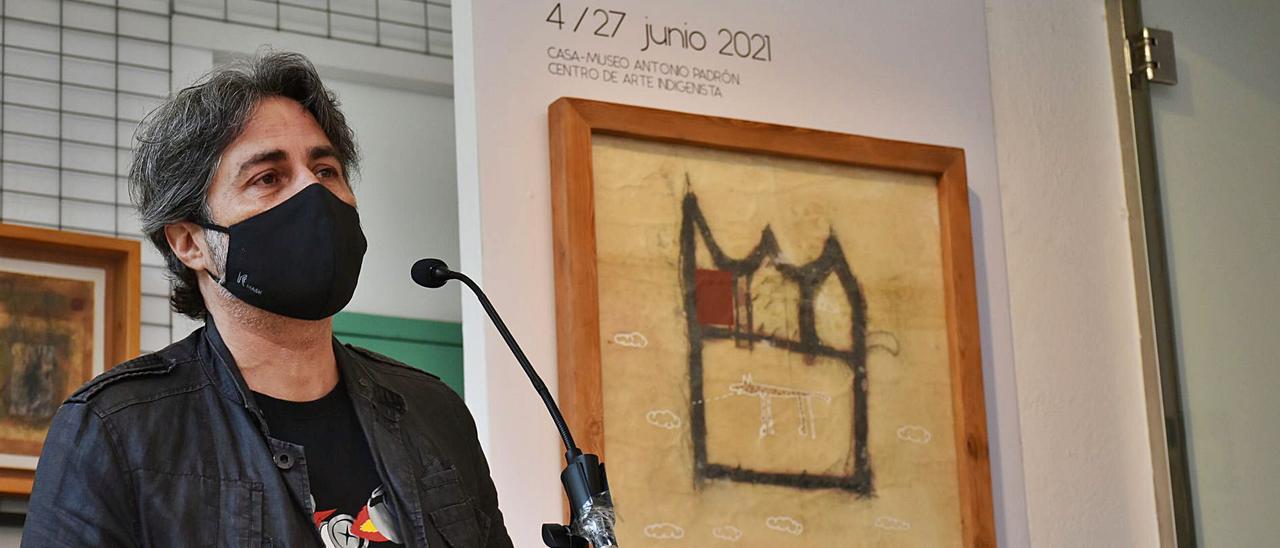 El artista Augusto Vives en la presentación de su exposición ‘Antología mínima’ en la Casa-Museo Antonio Padrón-Centro de Arte Indigenista de Gáldar. | | LP/DLP