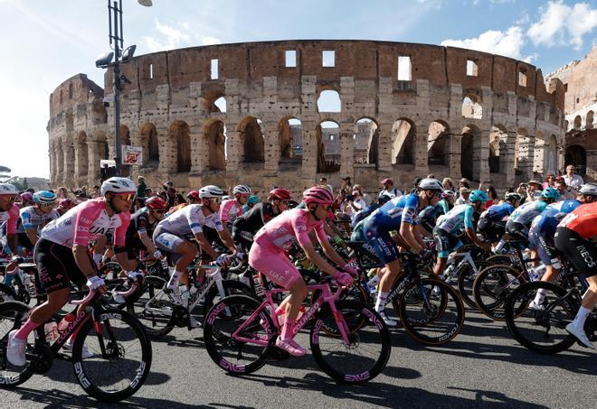 Tadej Pogacar se proclama en Roma nuevo emperador del Giro de Italia