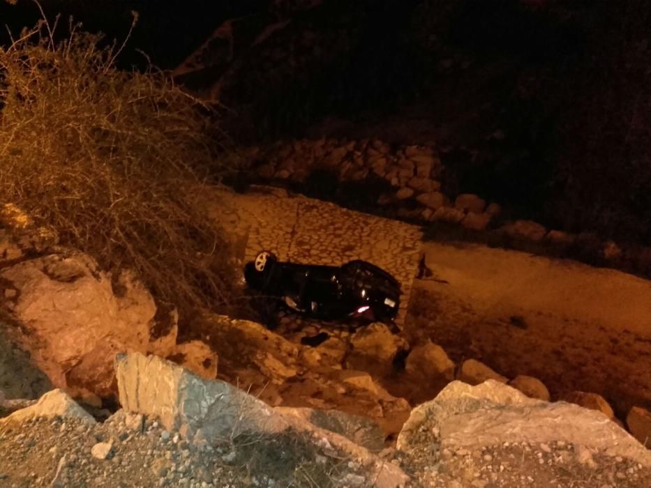 Un coche cae al cauce del río Tarafa en Aspe