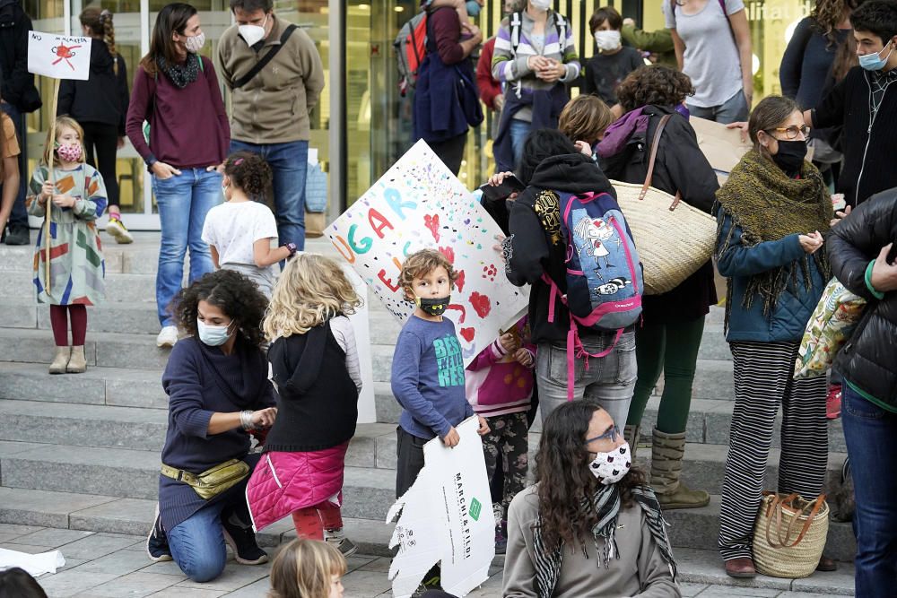 Protesta de pares per les mascaretes a GIrona