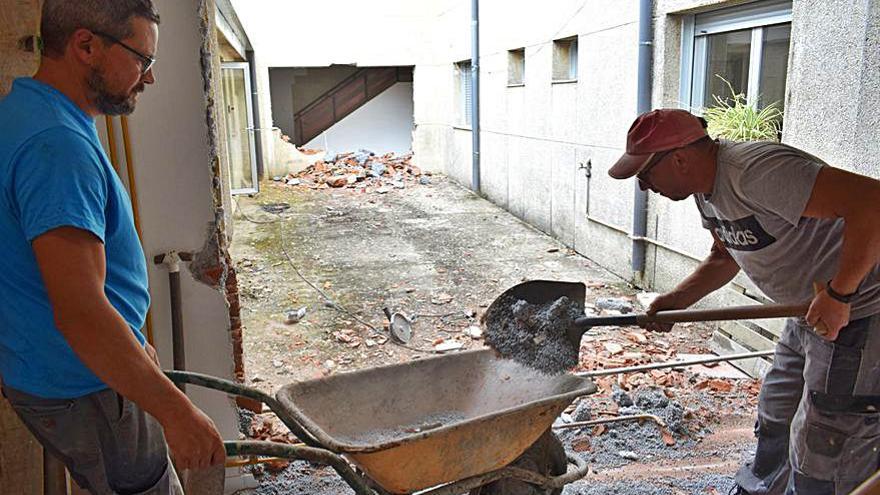 Trabajos de acondicionamiento en el CEIP de Baño. |   //  FDV