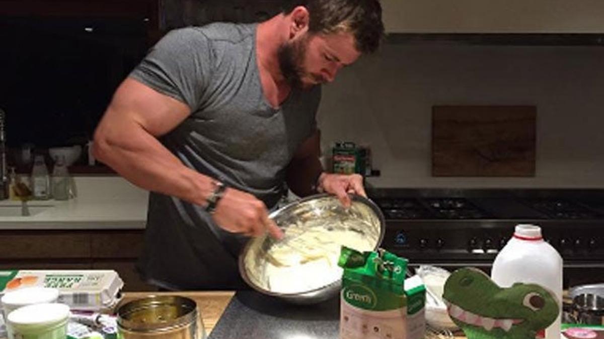 Chris Hemsworth saca su lado más paternal (otra vez)