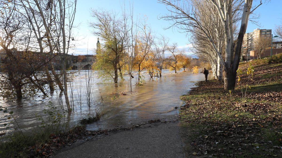 Crecida del Ebro a su paso por Zaragoza | 11 de diciembre de 2021