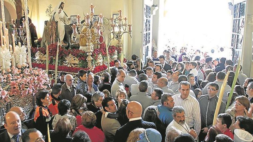 La Borriquita se prepara para salir esta tarde por Badajoz, en su 60 aniversario