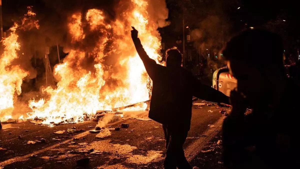 Disturbios en la zona del Camp Nou durante la manifestación convocada por Tsunami Democràtic por el Clásico entre el Fc Barcelona y el Real Madrid, el 18 de diciembre de 2019.