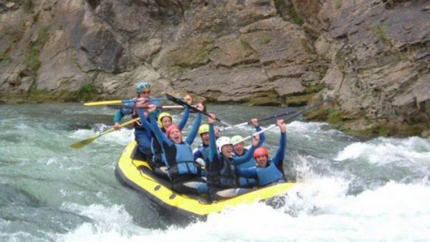 Denunciado un menor que guiaba una embarcación turística de rafting