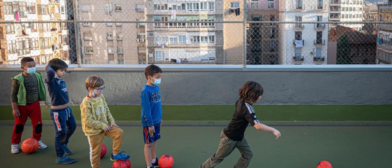 Extraescolares en el colegio CEIP Diputació de Barcelona, en enero de 2022.