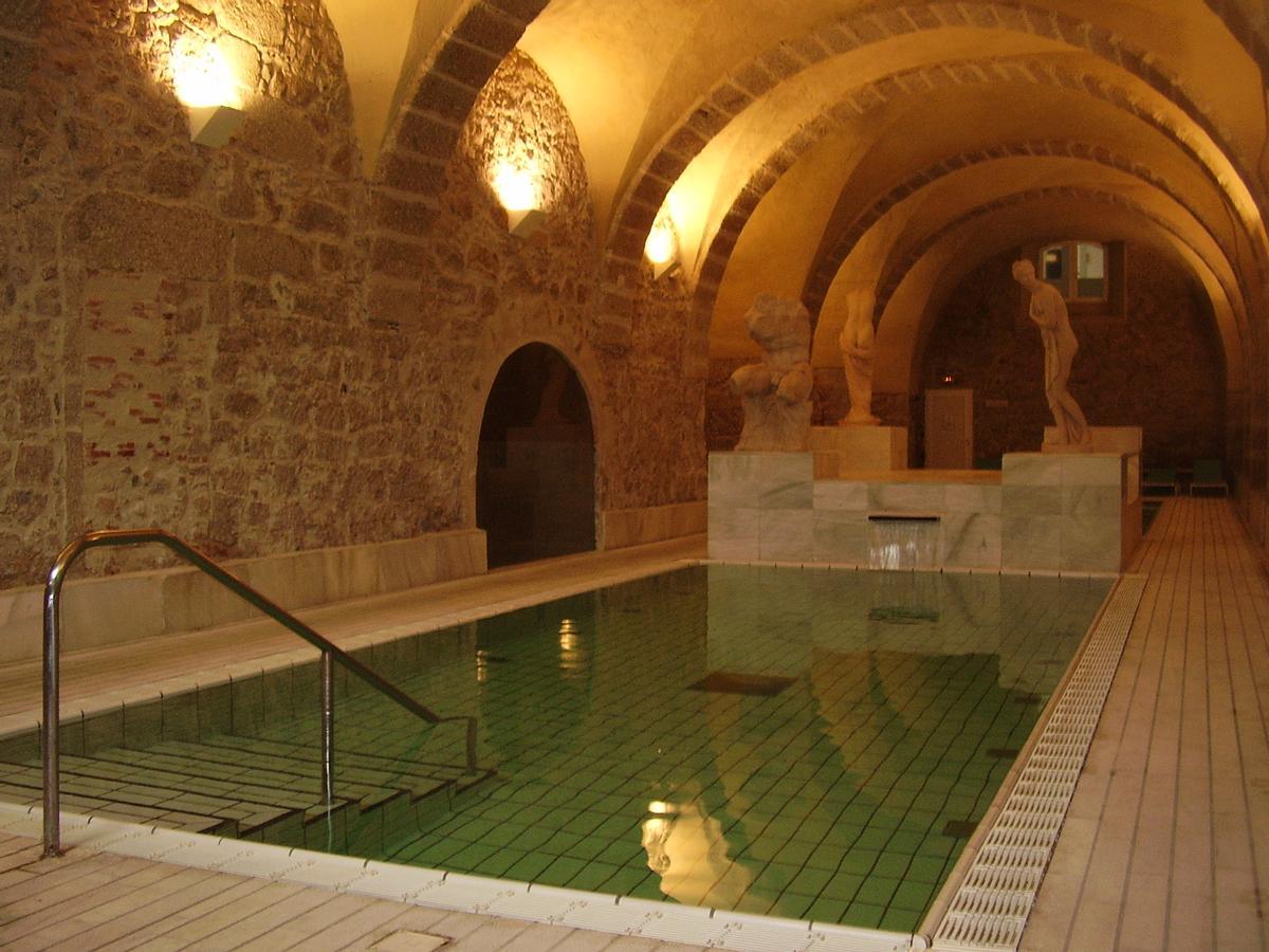 Termas del antoguo balneario de Baños de Montemayor.