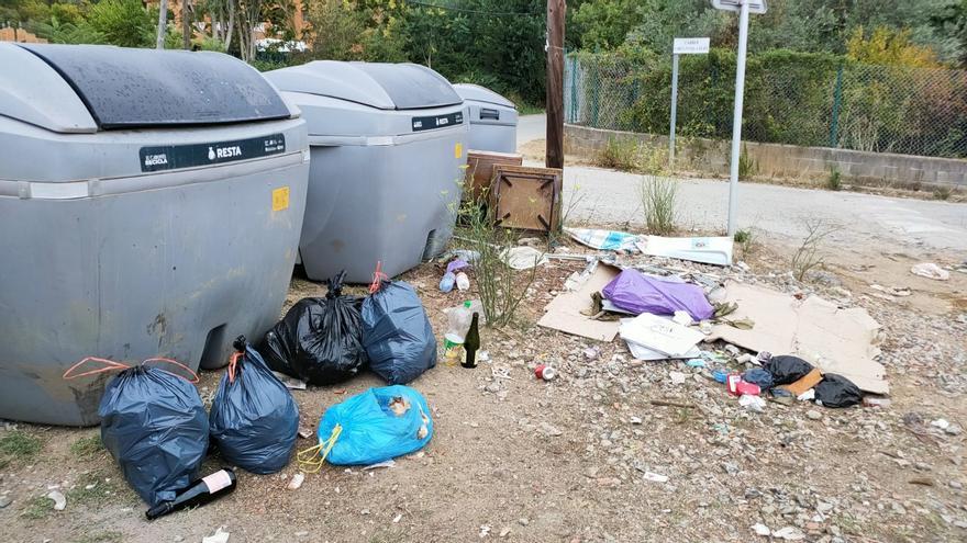 Multen amb 400 euros un veí de Llagostera per abocar deixalles fora de l&#039;àrea de contenidors
