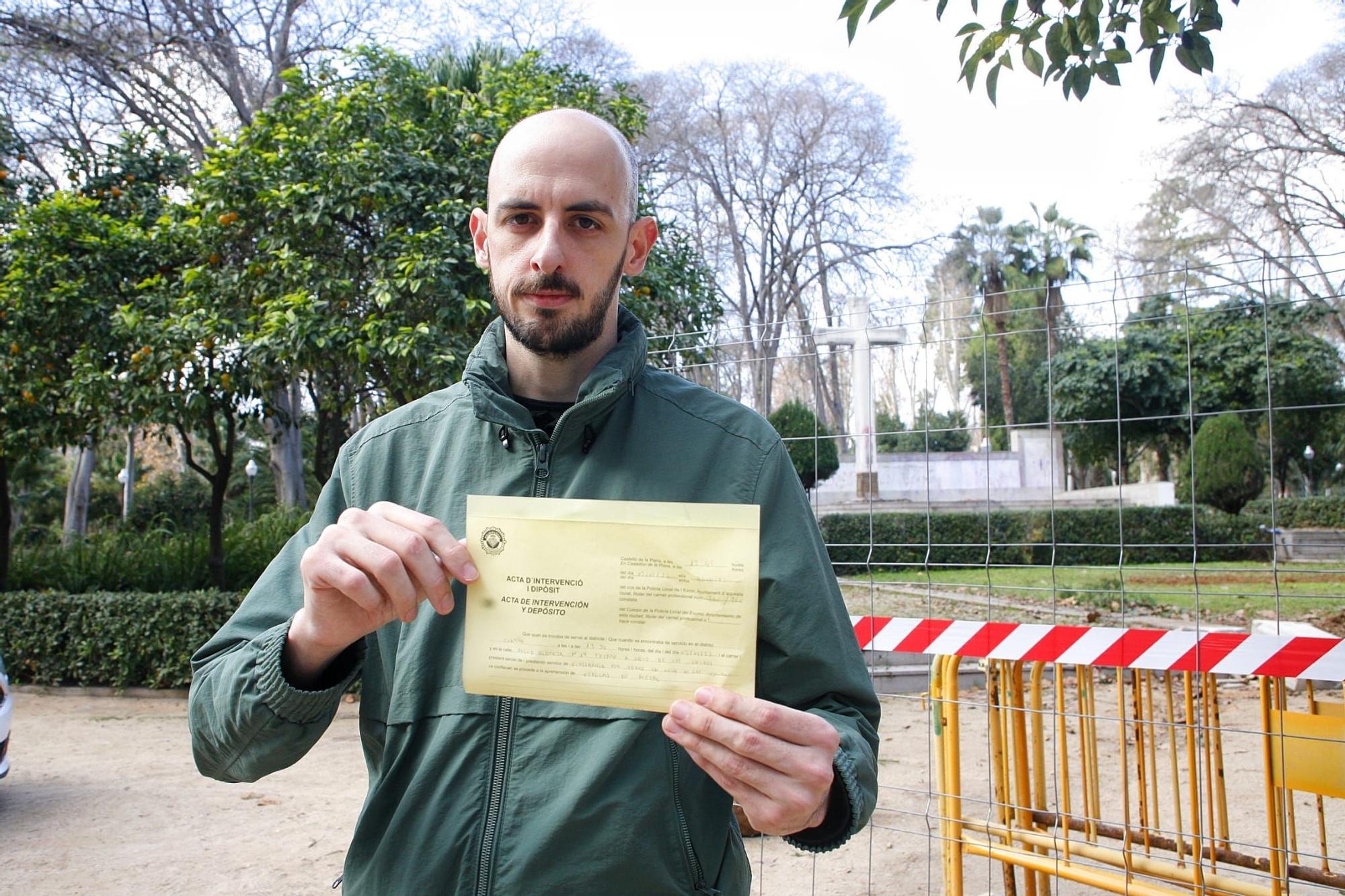 Trabajos de retirada de la cruz del Ribalta en Castelló.