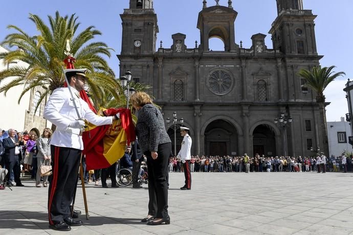 01-03-20  LAS PALMAS DE GRAN CANARIAS. PLAZA DE SANTA ANA. LAS PALMAS DE GRAN CANARIA. Jura de bandera en Santa Ana. Acto de jura o promesa ante la bandera de personal civil, en la plaza de Santa Ana, con motivo del 483 Aniversario de la InfanterÍa de Marina y el 80 Aniversario de la InfanterÍa de Marina en Canarias.    Fotos: Juan Castro.