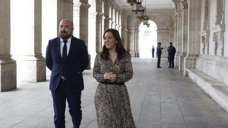 La alcaldesa pone en manos de Lage Tuñas quince proyectos estratégicos de A Coruña