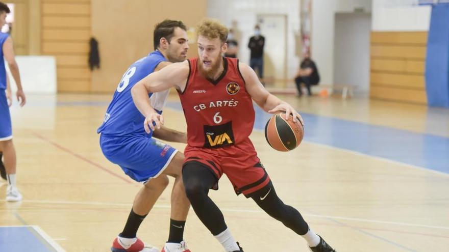 Els jugadors del Grup Via CB Artés i del CB Martorell encara estaran dies a jugar