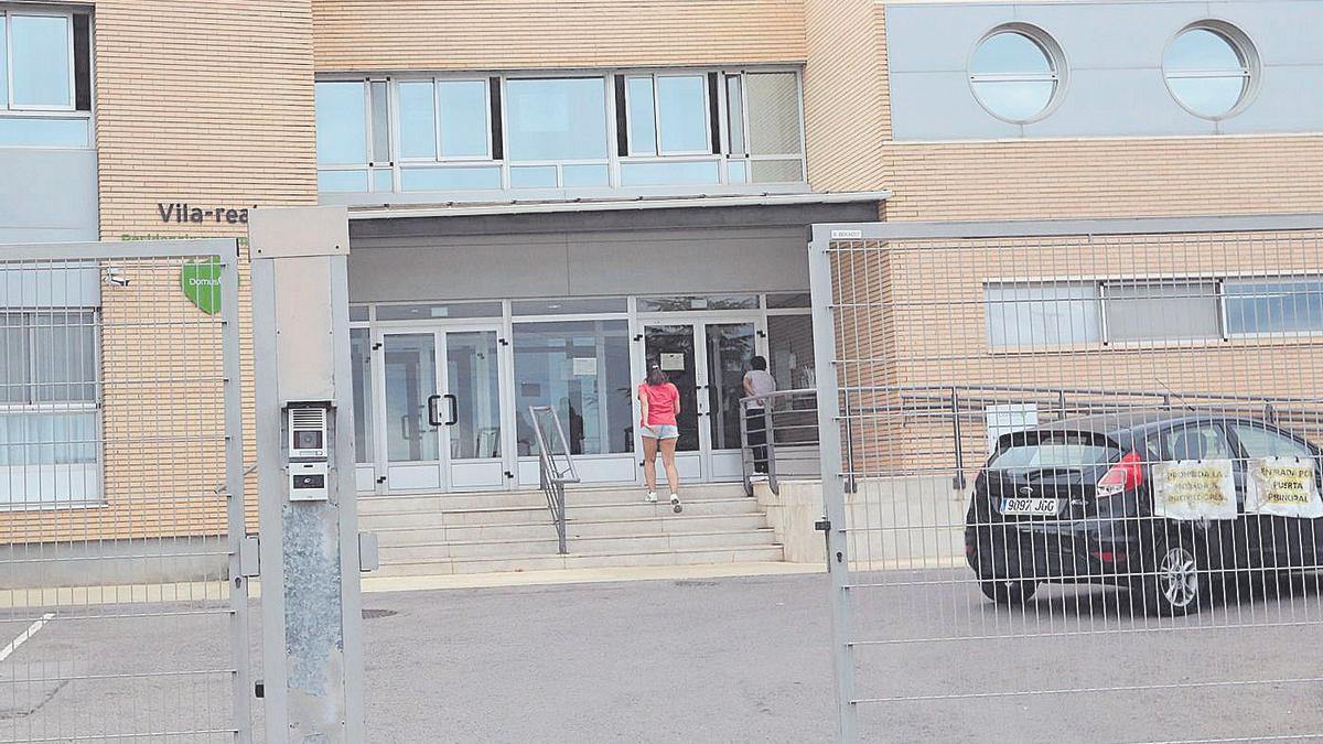 El brote en la residencia Domus Vi de Vila-real se salda con medio centenar de contagiados y tres fallecidos.