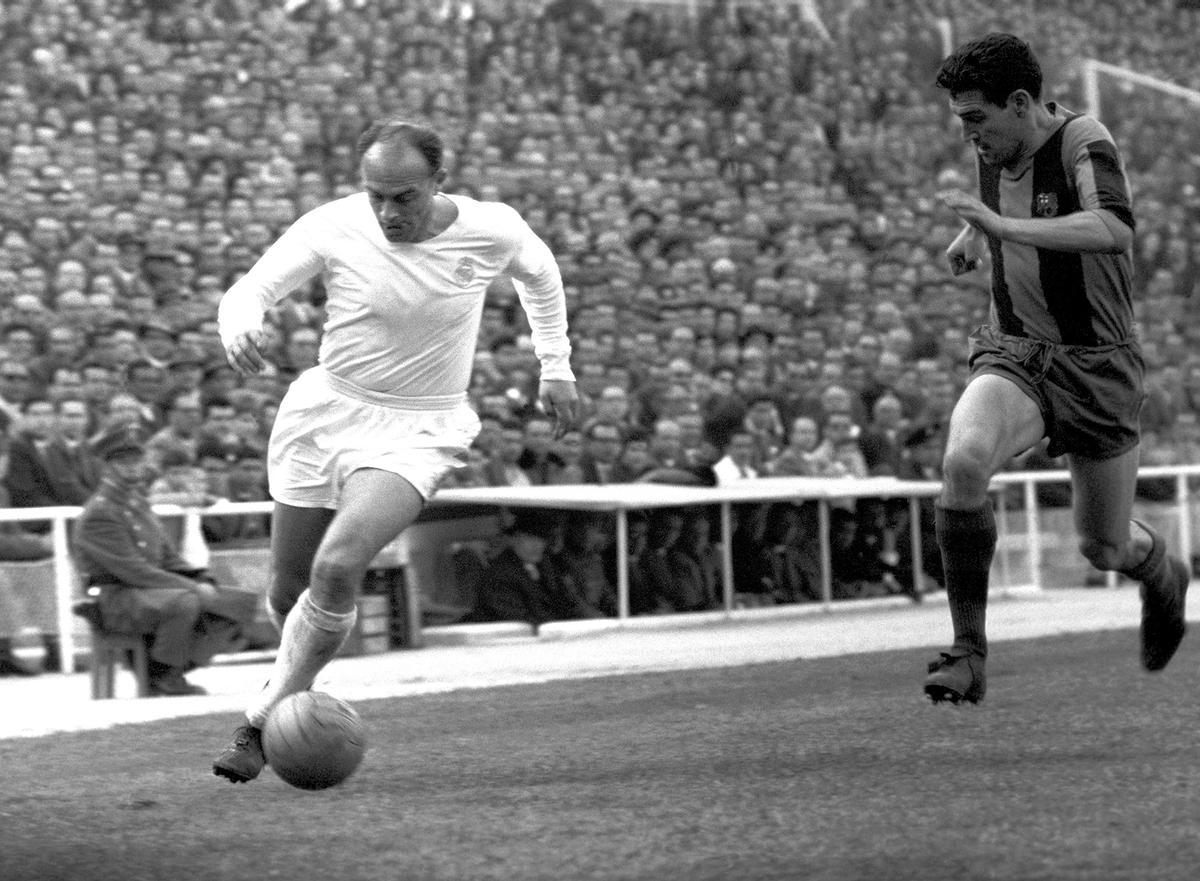 Alfredo Di Stéfano, en un partido del Real Madrid, en 1962.