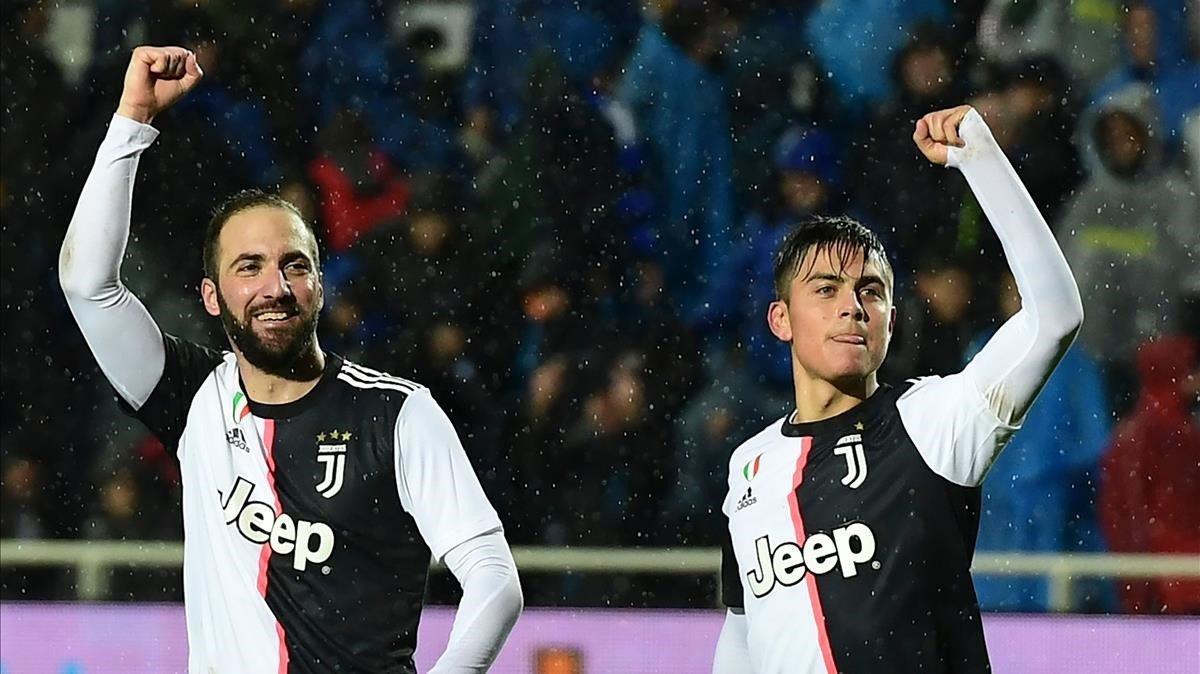 marcosl51090191 juventus  argentine forward paulo dybala  r  celebrates with200320081607