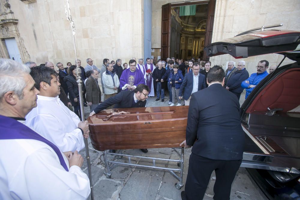 Sant Joan da un emotivo último adiós a su cronista oficial